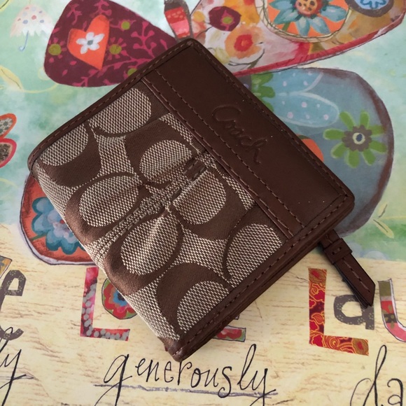 CUTE Coach Wallet - Picture 1 of 5